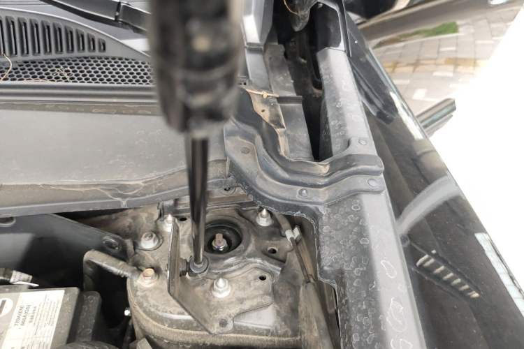 Used Haval Raptor 2025 2.0T 4WD Pro Engine Bay Left