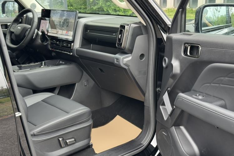 Used Haval Raptor 2025 2.0T 4WD Ultra Interior 9