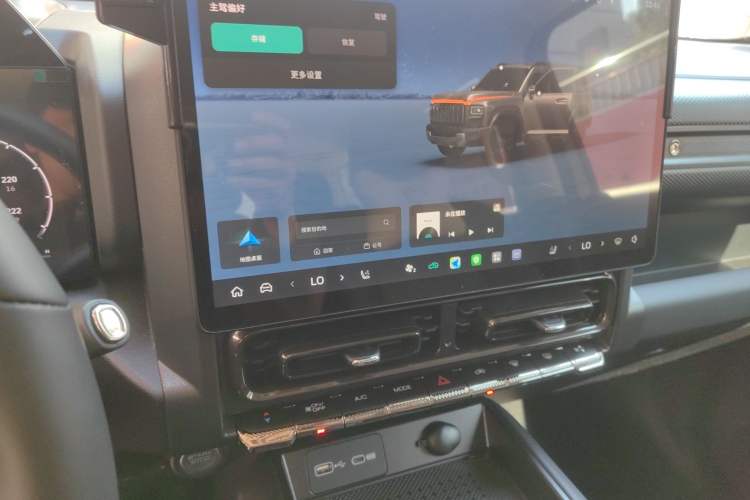 Used Haval Raptor 2025 2.0T 4WD Ultra Audio And AC Panel