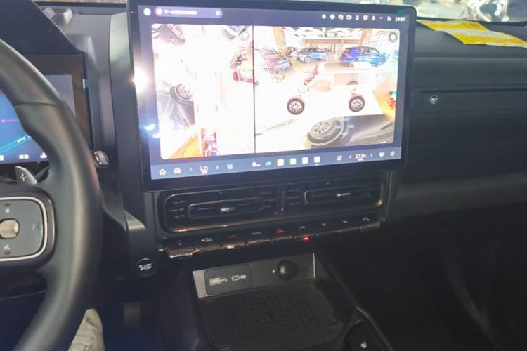 Used Haval Raptor 2025 2.0T 4WD Ultra Audio And AC Panel