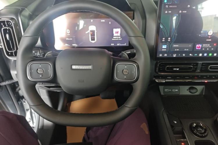 Used Haval Raptor 2025 2.0T 4WD Ultra Center Console