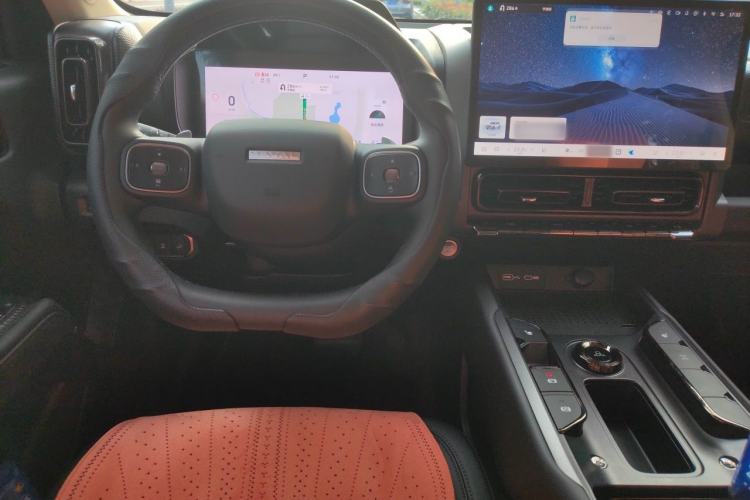 Used Haval Raptor 2025 2.0T 4WD Ultra Center Console