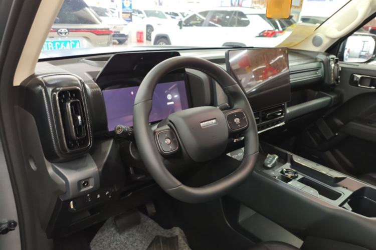 Used Haval Raptor 2025 2.0T 4WD Ultra Center Console