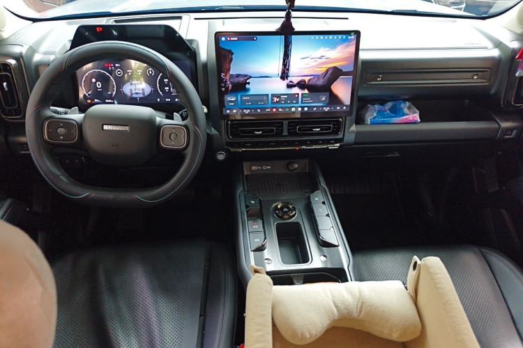 Used Haval Raptor 2025 2.0T 4WD Pro Center Console