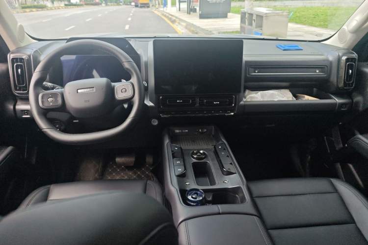 Used Haval Raptor 2025 2.0T 4WD Pro Center Console