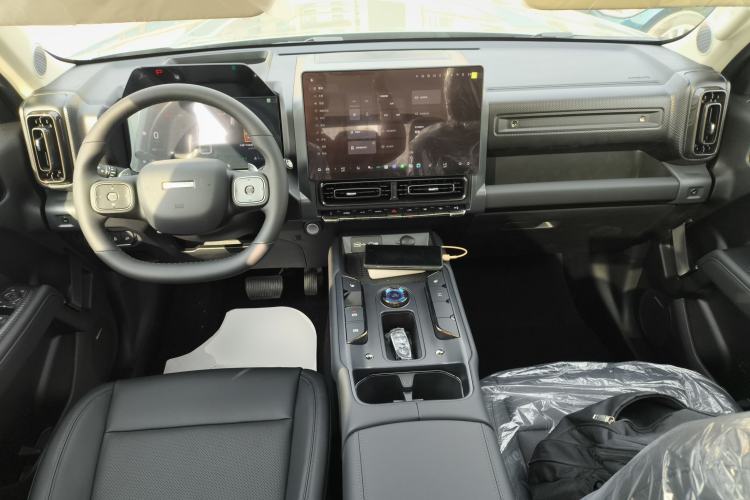 Used Haval Raptor 2025 2.0T 4WD Ultra Center Console