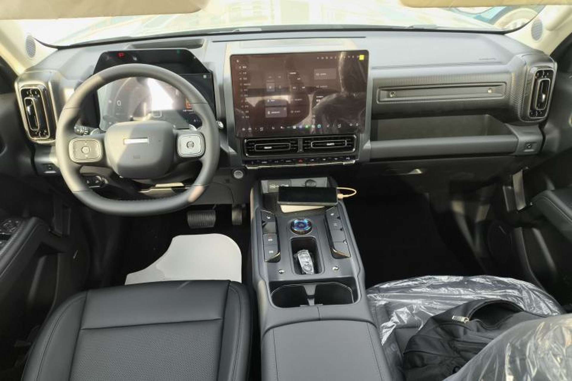 Used Haval Raptor 2025 2.0T 4WD Ultra Center Console