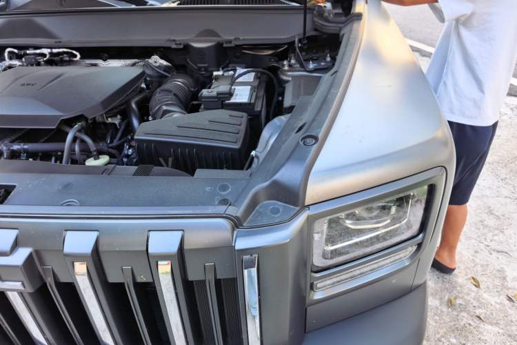 Used Haval Raptor 2025 2.0T 4WD Ultra Engine Bay Left