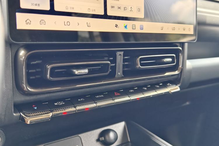 Used Haval Raptor 2025 2.0T 4WD Ultra Audio And AC Panel