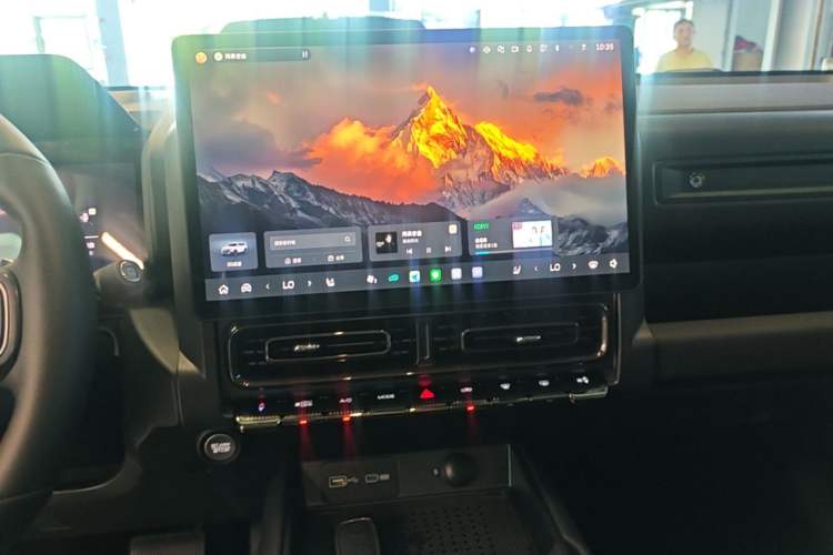 Used Haval Raptor 2025 2.0T 4WD Ultra Audio And AC Panel