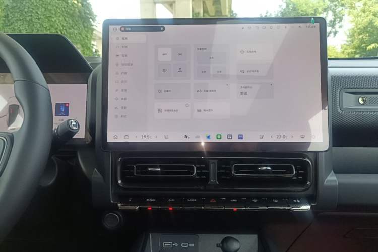 Used Haval Raptor 2025 2.0T 4WD Ultra Audio And AC Panel