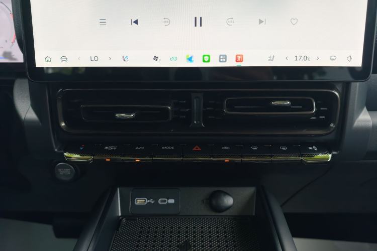 Used Haval Raptor 2025 2.0T 4WD Ultra Audio And AC Panel