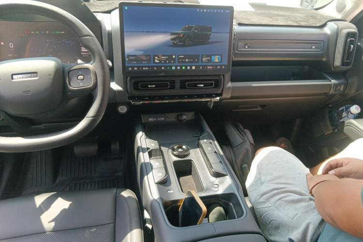 Used Haval Raptor 2025 2.0T 4WD Ultra Audio And AC Panel