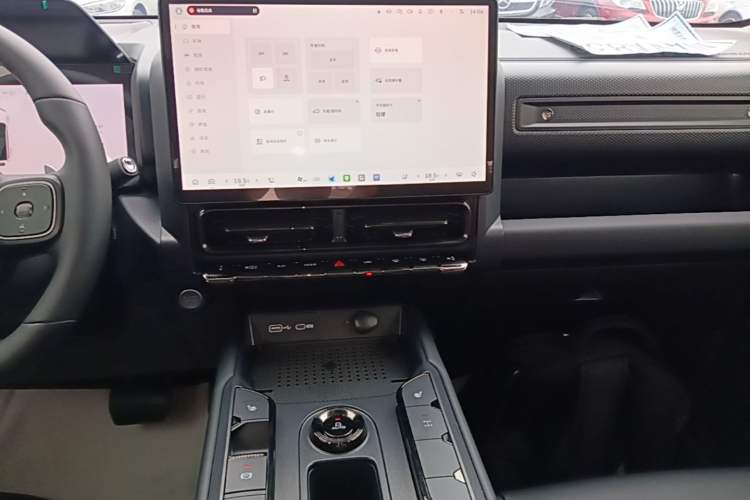 Used Haval Raptor 2025 2.0T 4WD Ultra Audio And AC Panel
