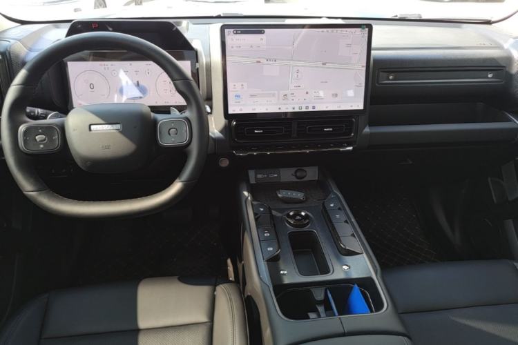 Used Haval Raptor 2025 2.0T 4WD Ultra Center Console