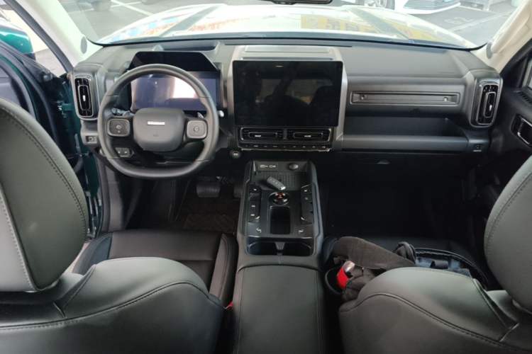 Used Haval Raptor 2025 2.0T 4WD Ultra Center Console