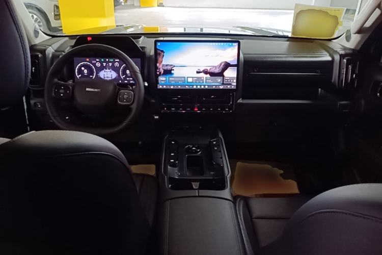 Used Haval Raptor 2025 2.0T 4WD Ultra Center Console