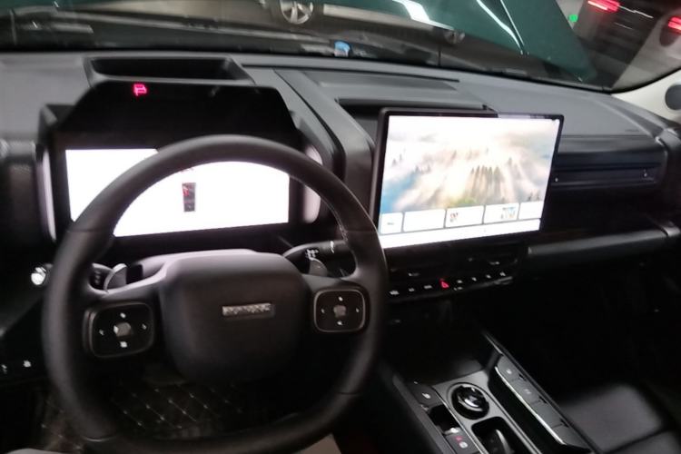 Used Haval Raptor 2025 2.0T 4WD Ultra Center Console