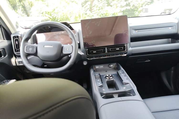 Used Haval Raptor 2025 2.0T 4WD Ultra Center Console