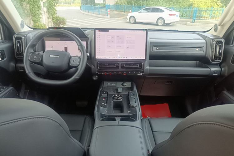 Used Haval Raptor 2025 2.0T 4WD Ultra Center Console