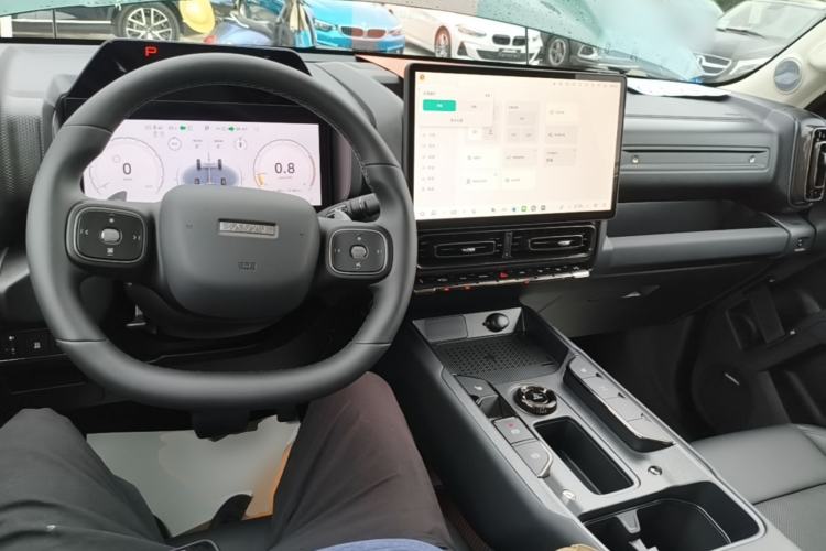 Used Haval Raptor 2025 2.0T 4WD Ultra Center Console