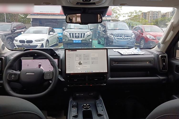 Used Haval Raptor 2025 2.0T 4WD Ultra Center Console