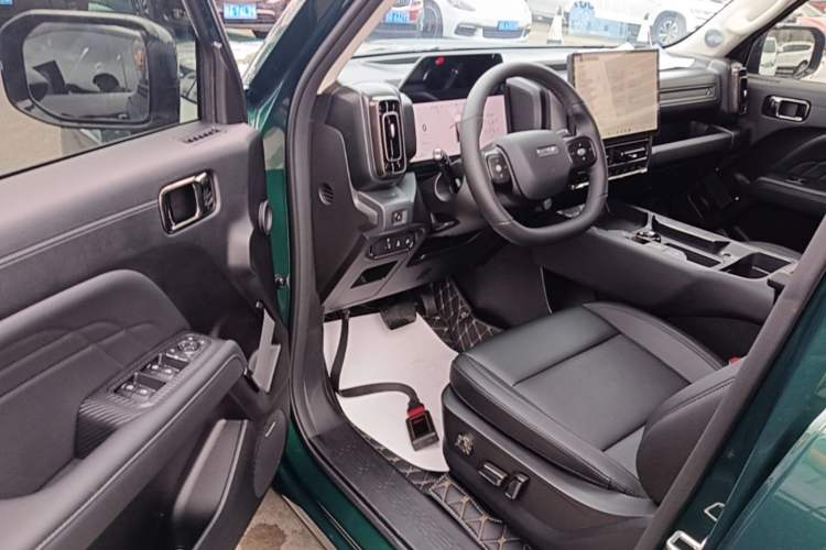 Used Haval Raptor 2025 2.0T 4WD Ultra Driver Seat