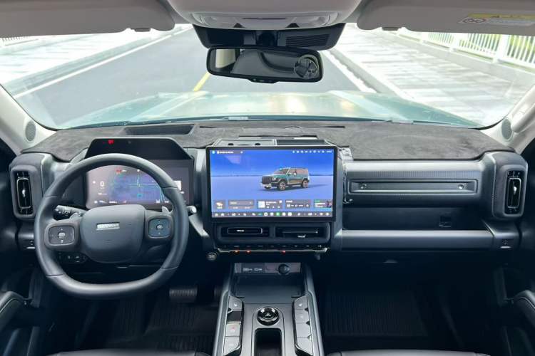 Used Haval Raptor 2025 2.0T 4WD Ultra Interior 1