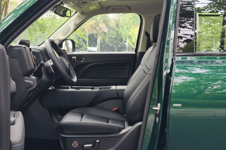 Used Haval Raptor 2025 2.0T 4WD Ultra Interior 1