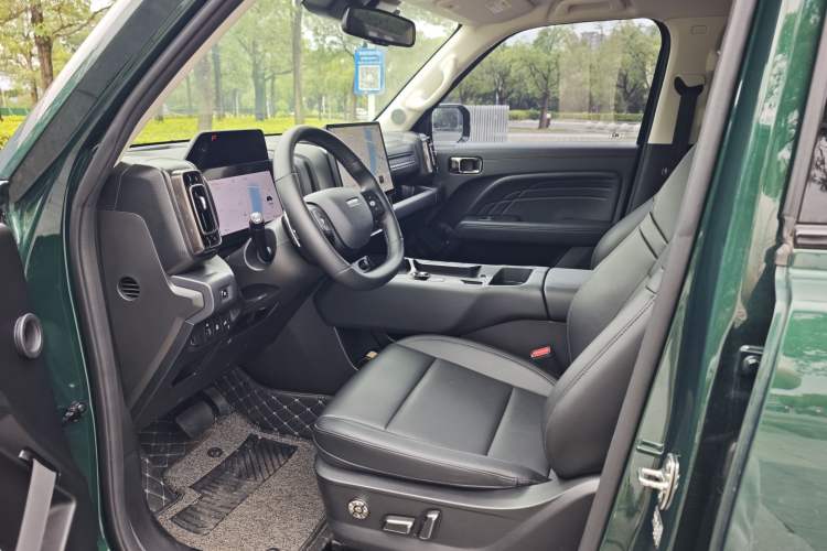 Used Haval Raptor 2025 2.0T 4WD Ultra Interior 2