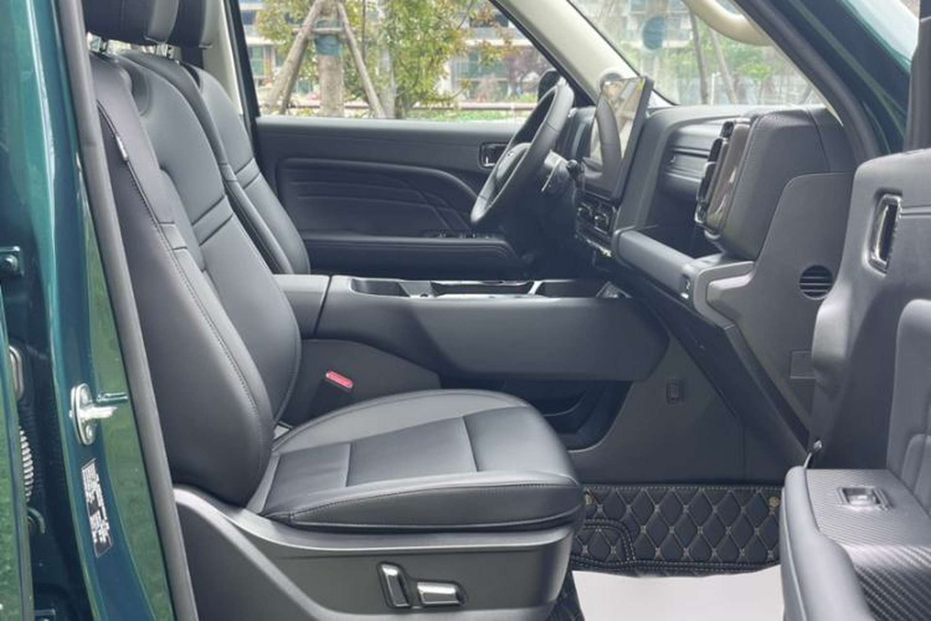 Used Haval Raptor 2025 2.0T 4WD Ultra Right Front Seat