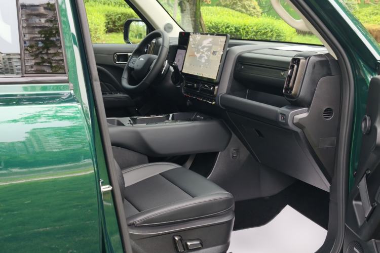 Used Haval Raptor 2025 2.0T 4WD Ultra Right Front Seat