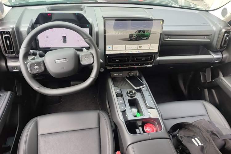 Used Haval Raptor 2025 2.0T 4WD Ultra Center Console
