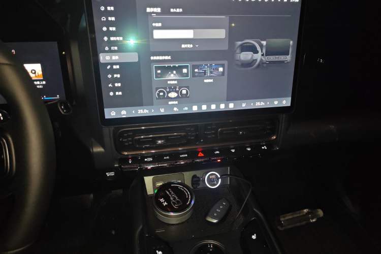 Used Haval Raptor 2025 2.0T 4WD Ultra Audio And AC Panel