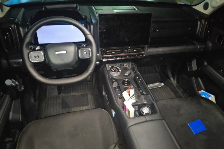 Used Haval Raptor 2025 2.0T 4WD Ultra Center Console