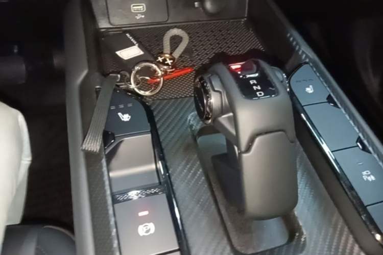 Used Haval Raptor New Energy 2024 Hi4 102 Pro Gear Lever