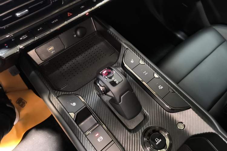 Used Haval Raptor New Energy 2024 Hi4 145 Cross-Over Edition Gear Lever