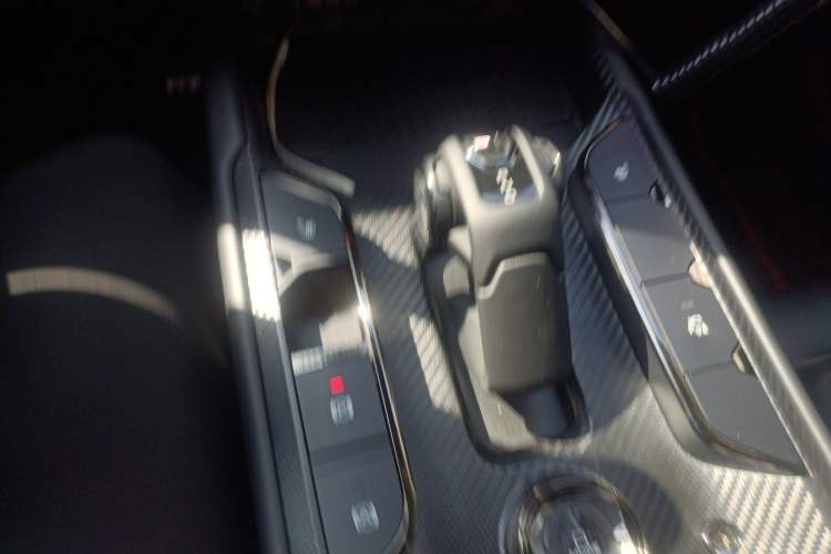 Used Haval Raptor New Energy 2024 Hi4 102 Pro Gear Lever