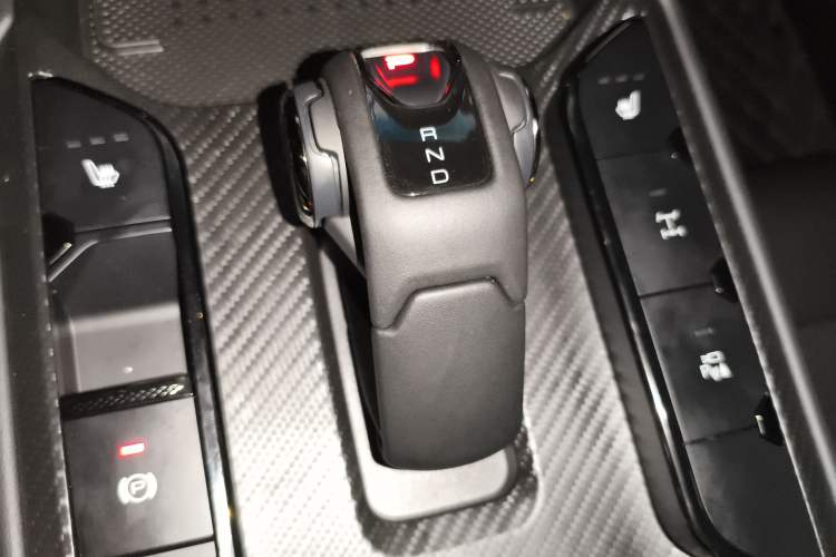 Used Haval Raptor New Energy 2024 Hi4 145 Cross-Over Edition Gear Lever