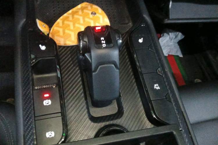 Used Haval Raptor New Energy 2024 Hi4 102 Pro Gear Lever