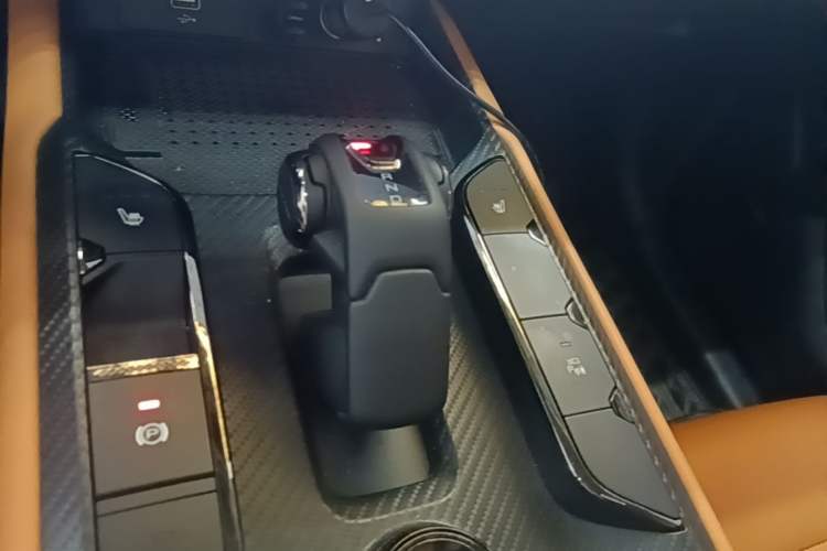 Used Haval Raptor New Energy 2024 Hi4 102 Pro Gear Lever