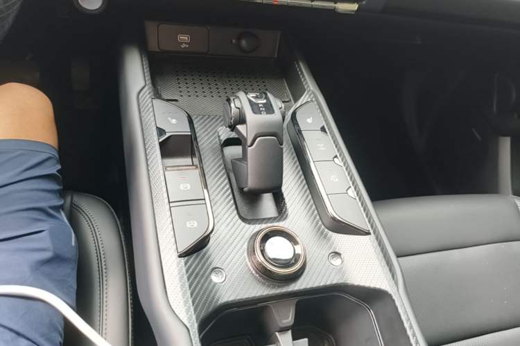 Used Haval Raptor New Energy 2024 Hi4 145 Cross-Over Edition Gear Lever
