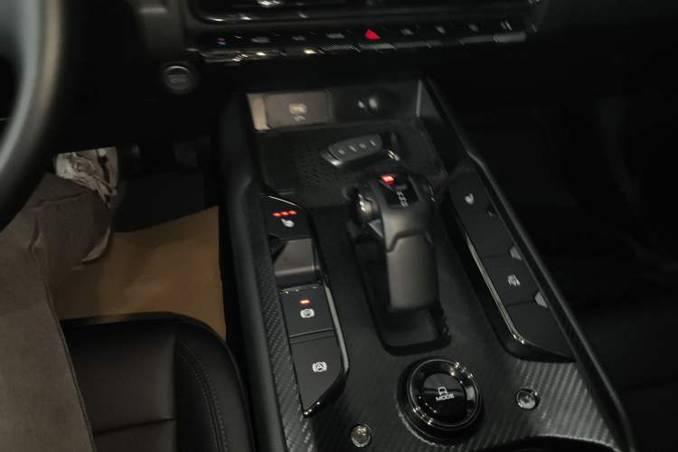 Used Haval Raptor New Energy 2024 Hi4 102 Pro Gear Lever