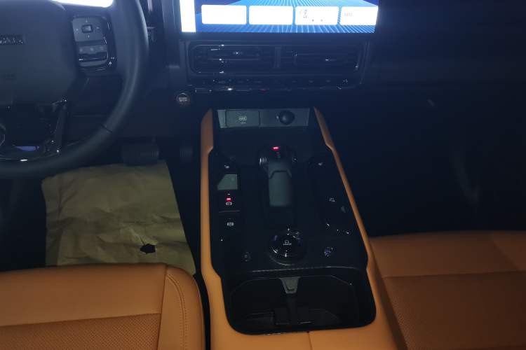 Used Haval Raptor New Energy 2024 Hi4 102 Pro Gear Lever