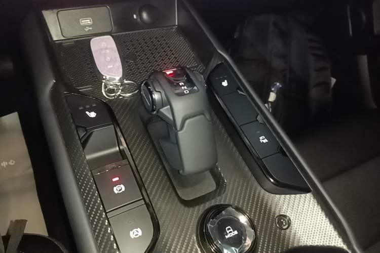 Used Haval Raptor New Energy 2024 Hi4 102 Pro Gear Lever