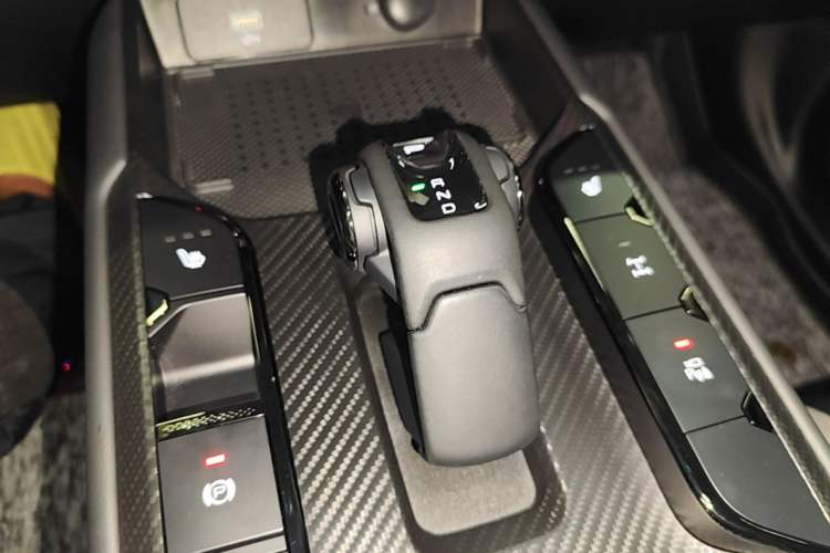 Used Haval Raptor New Energy 2024 Hi4 145 Cross-Over Edition Gear Lever