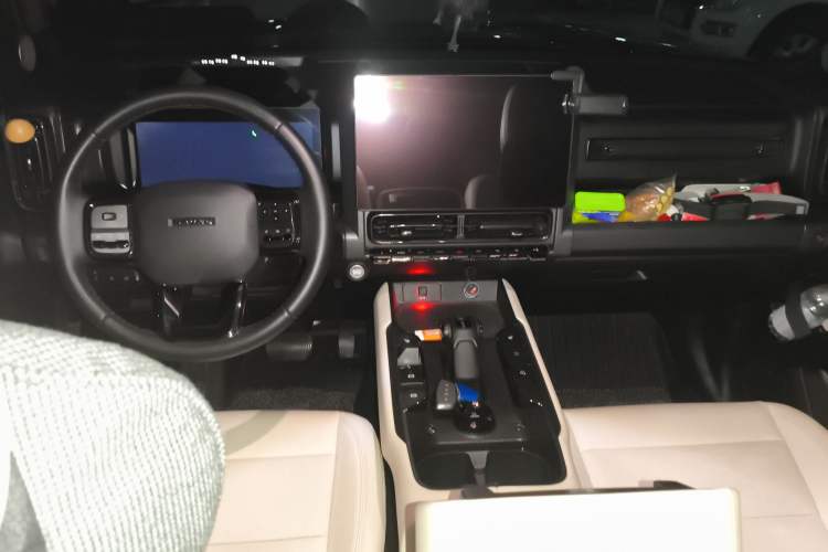 Used Haval Raptor New Energy 2024 Hi4 145 Cross-Over Edition Center Console