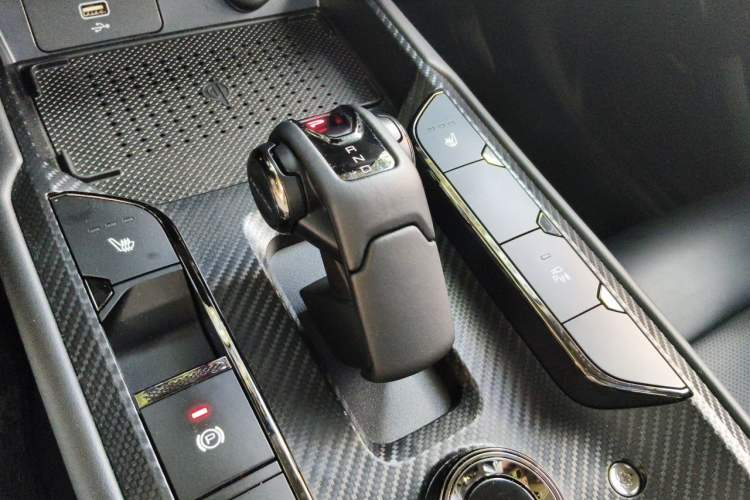 Used Haval Raptor New Energy 2024 Hi4 102 Pro Gear Lever