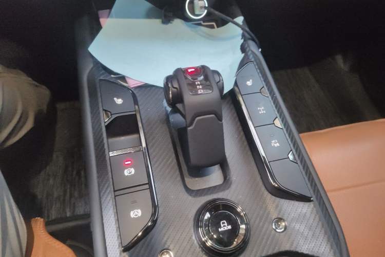 Used Haval Raptor New Energy 2024 Hi4 145 Cross-Over Edition Gear Lever