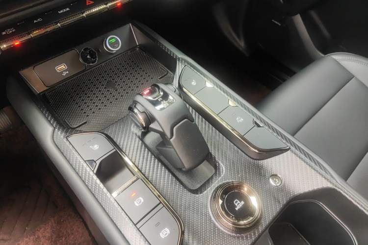 Used Haval Raptor New Energy 2024 Hi4 102 Pro Gear Lever